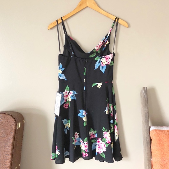 🌿 Drape Front Floral Little Black Dress - Picture 5 of 7